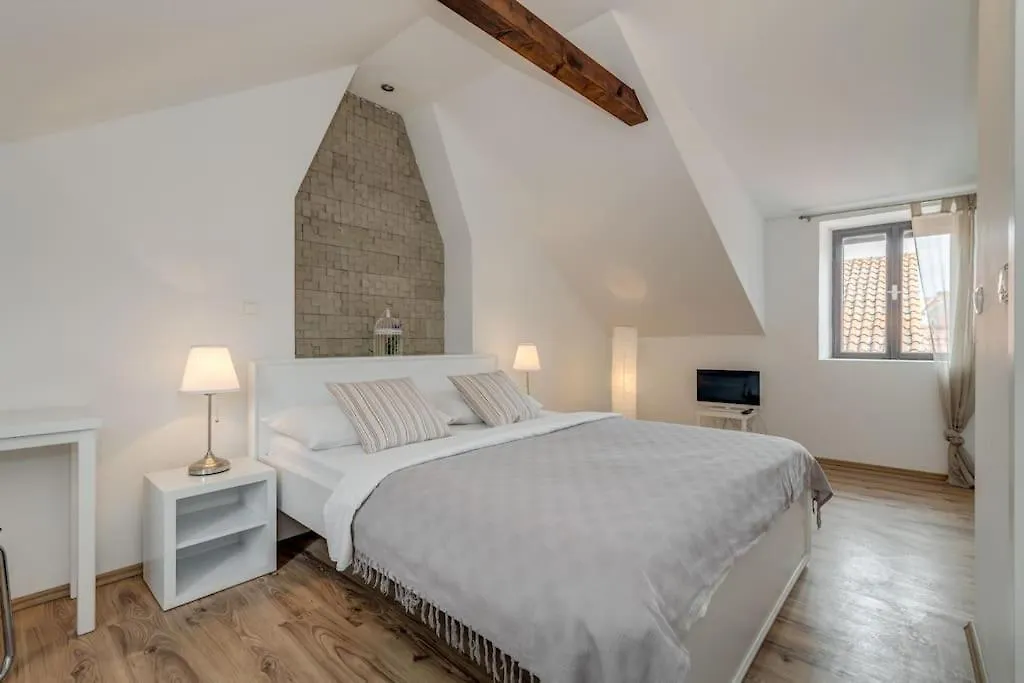 3 Bedrooms Charming Stone House In Old Town Trogir