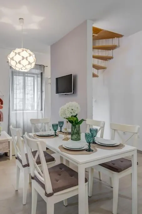 3 Bedrooms Charming Stone House In Old Town Trogir Lägenhet