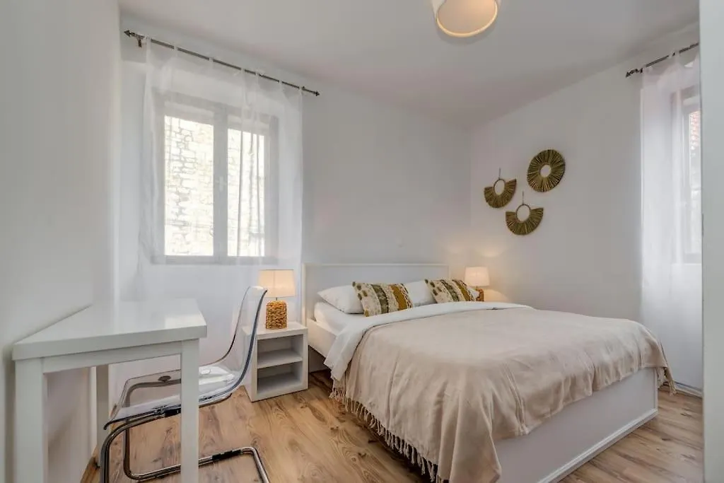 3 Bedrooms Charming Stone House In Old Town Trogir 0*,  Horvátország