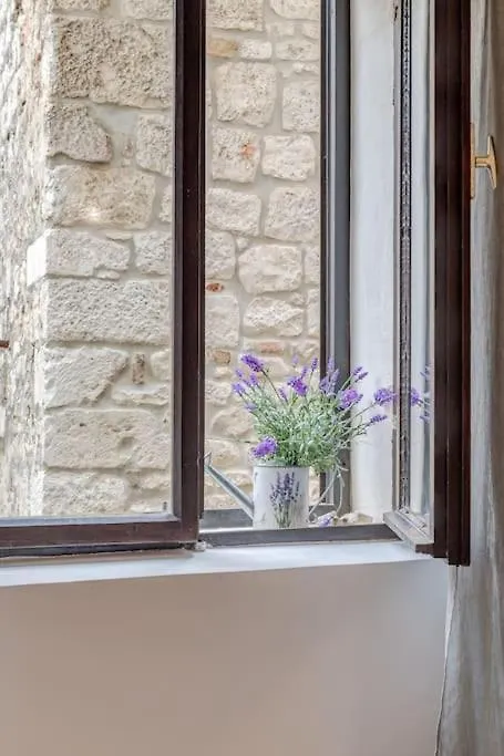 3 Bedrooms Charming Stone House In Old Town Trogir